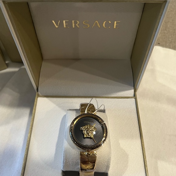 Authentic Versace watch - Picture 4 of 13